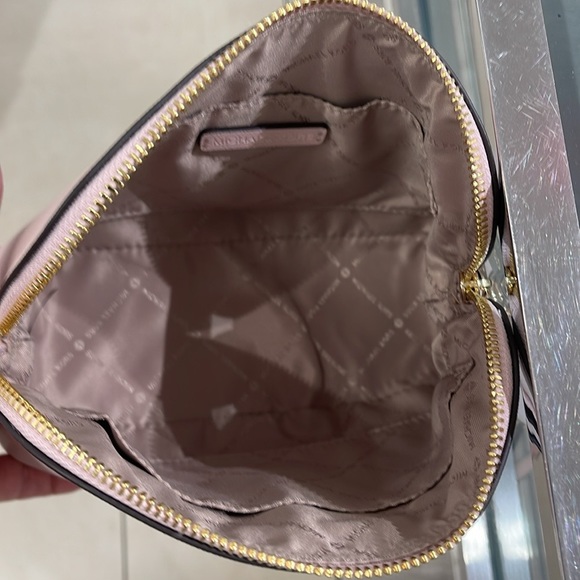 MICHAEL KORS 
Jet Set Travel Medium Dome Crossbody Bag XCROSS XBODY
Powder Blush - Picture 4 of 16